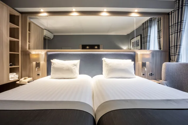 غرفة قياسية بسريرين منفصلين، Holiday Inn Glasgow City Centre Theatreland, an IHG Hotel 3/10