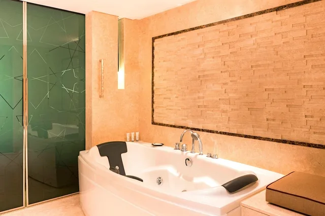غرفة ملكية بسرير مزدوج، Le Meridien Dubai Hotel and Conference Centre 4/5