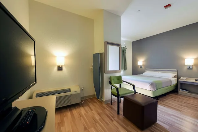غرفة قياسية بسريرين مزدوجين، Studio6 Mississauga, ON - Toronto 2/7