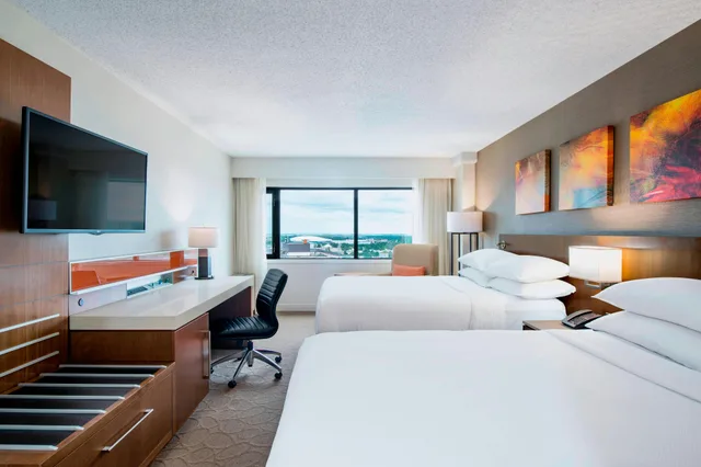 غرفة بسرير مزدوج، Delta Hotels By Marriott Regina 1/3