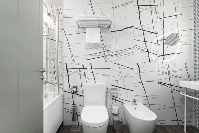 جناح، Kaunas Hotel 4/4