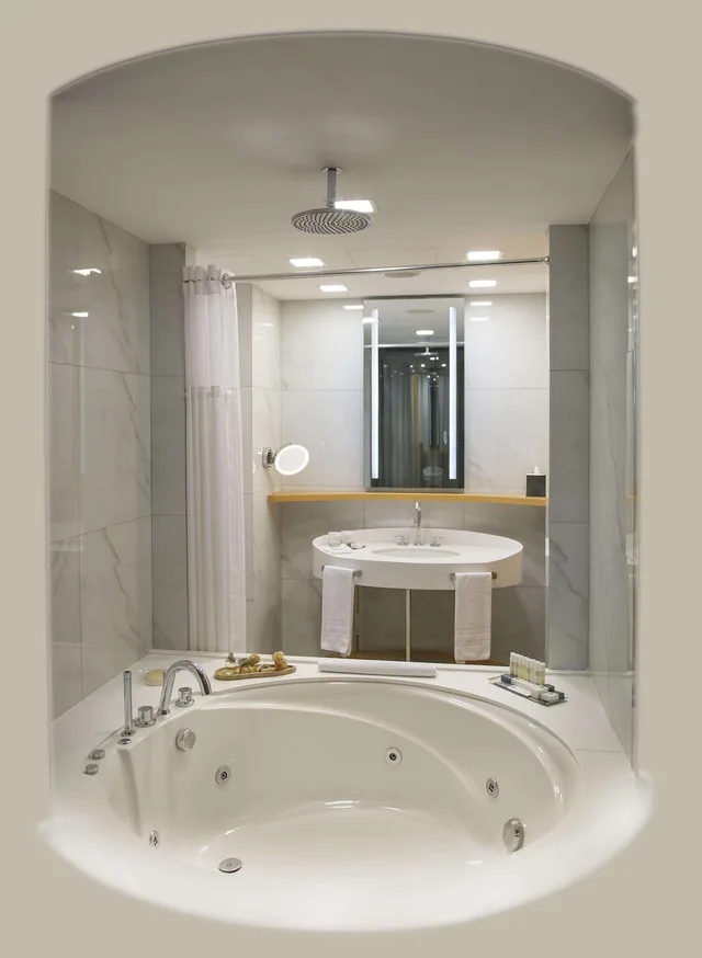 غرفة بسرير كينج بإطلالة على البحر بحوض جاكوزي، Doubletree By Hilton Hotel Istanbul - Moda 10/10