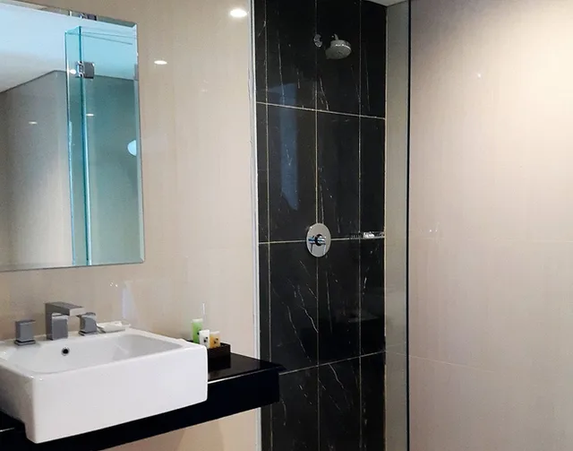 غرفة سوبيريور بسرير مزدوج بإطلالة على المدينة، Swiss-Belhotel Waterfront Makassar 2/4