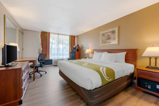 غرفة بسرير مزدوج، Quality Inn & Suites Conference Center 4/10