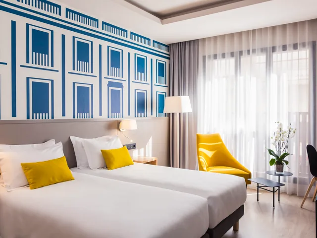 غرفة قياسية بسريرين منفصلين، Motel One Madrid Plaza de Espana (ex. Mercure Madrid) 1/3