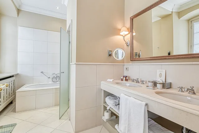 غرفة ديلوكس بسرير كوين، WALD AND SCHLOSSHOTEL FRIEDRICHSRUHE 3/4