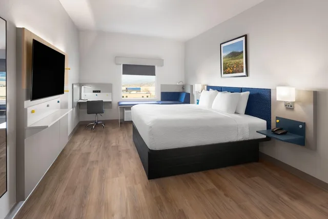 Suite, King Bed, Microtel Inn & Suites by Wyndham Tooele 2/3