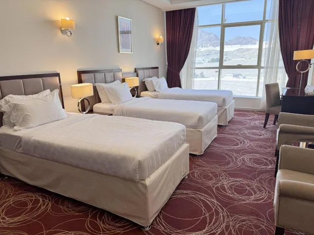 غرفة قياسية ثلاثية بثلاثة أسرّة، ابراج الريان المكية(Al Rayyan Makiya Towers Hotel) 1/2