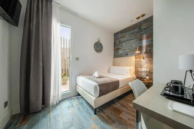 Room, Single, Double or Twin Bed, Oasis Hotel 1/1
