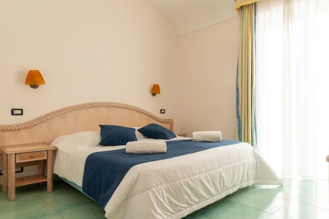 غرفة عائلية بإطلالة على البحر، Albatros Hotel 1/6