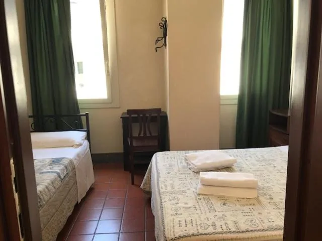 غرفة ثلاثية بحمام خاص، Okapi Rooms 2/10