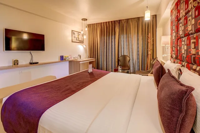 جناح بسرير كوين مع أريكة، The Ssk Solitaire Hotel & Banquets 4/6