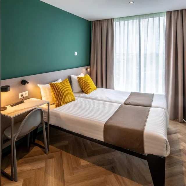 غرفة كبيرة بسريرين منفصلين، Hotel Fogo Amsterdam 1/8