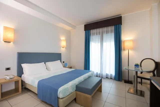 غرفة بسرير مزدوج أو سريرين منفصلين بشرفة، Lu Hotel Carbonia 3/4