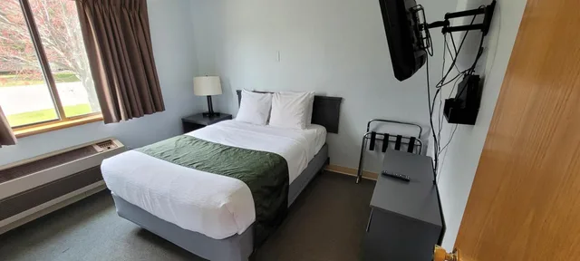 جناح، Pictured Rocks Inn & Suites 2/7