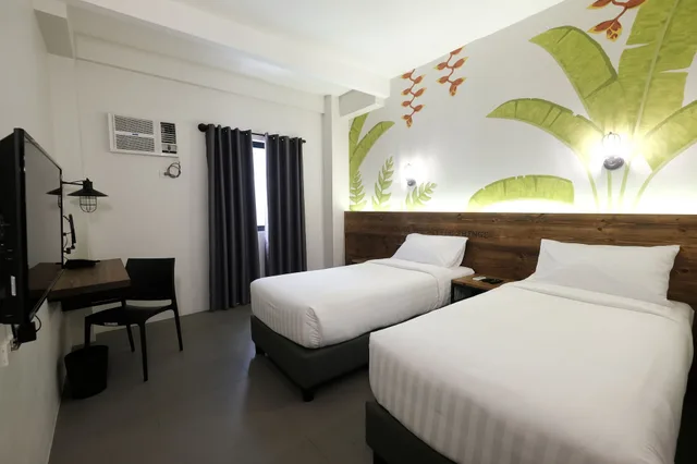 Deluxe, Twin Beds, U Hotels Makati 4/10