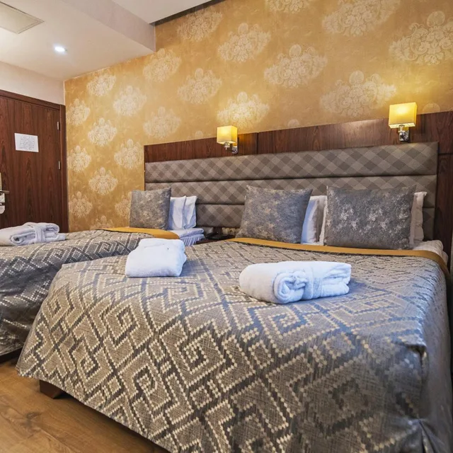 غرفة ثلاثية، Midmar Deluxe Hotel 3/9