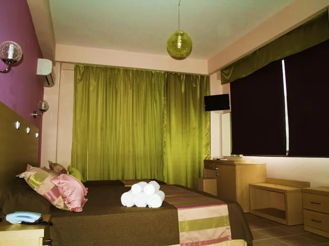 غرفة قياسية بسرير مزدوج وسرير فردي مع سرير سحّاب إضافي، Maranton Beach Hotel 2/3