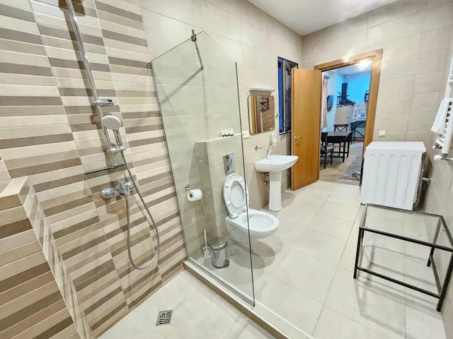 غرفة عائلية بسرير كوين مع أريكة في الطابق الأرضي، Brooch Boutique Hotel 6/6