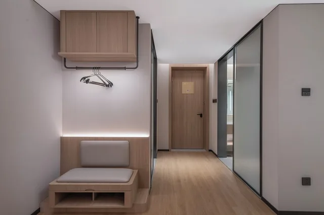 Standard, King Bed, 1 King and 1 Single Beds, Holiday Inn Express Guiyang Guanshanhu By Ihg 3/4