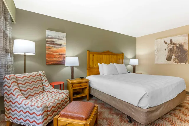 Room, King Bed, Pet Friendly, Best Western Plus Rio Grande Inn 3/4