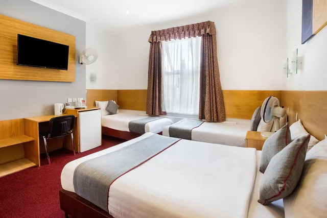 غرفة ديلوكس ثلاثية، London Guest House by OYO - Acton 9/10