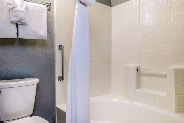 جناح بسرير كينج بجاكوزي، Clarion Hotel By Humboldt Bay 8/10