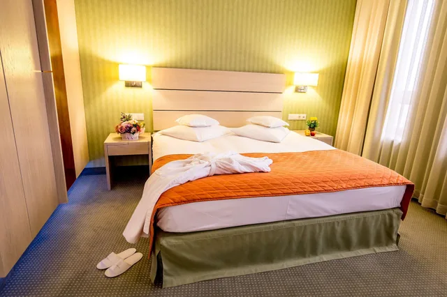 غرفة ديلوكس بسرير كينج، Golden Tulip Ana Tower Sibiu 7/10