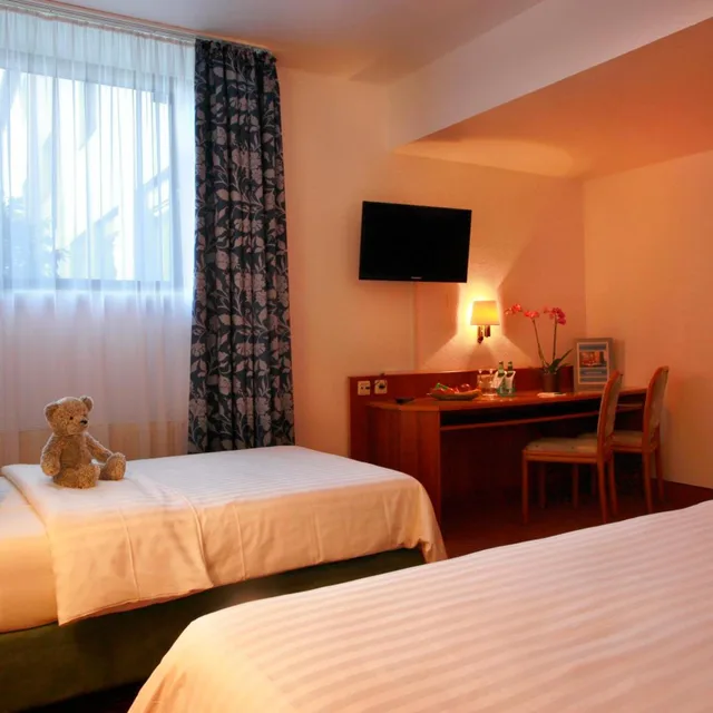 غرفة ثلاثية بحمام خاص، Hotel Kleefelder Hof 1/7