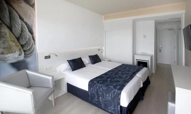 غرفة ثلاثية بإطلالة على البحر، BG Hotel Java 1/3