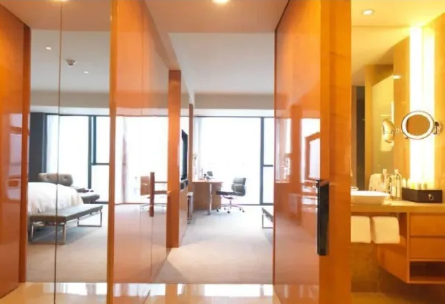 غرفة بزنس بسريرين منفصلين بإطلالة على المدينة مع دخول صالة النادي، Intercontinental Shanghai Expo Hotel 5/5