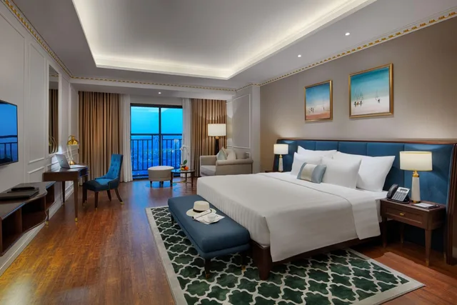 Deluxe, Queen Bed, Bay View، Flc Ha Long Bay Golf Club And Luxury Resort 3/10