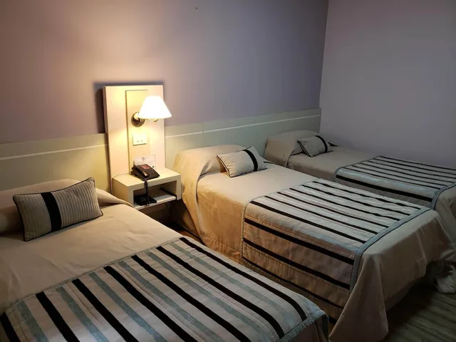 غرفة قياسية ثلاثية، Hotel Continental 3/7