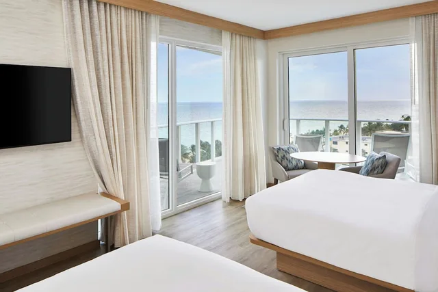 غرفة بسريرين كوين بإطلالة على البحر بشرفة لذوي الإعاقة، AC Hotel by Marriott Fort Lauderdale Beach 3/4
