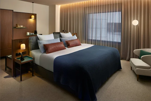 غرفة كلوب تنفيذية بسرير كينج، Next Hotel Melbourne, Curio Collection by Hilton 1/3