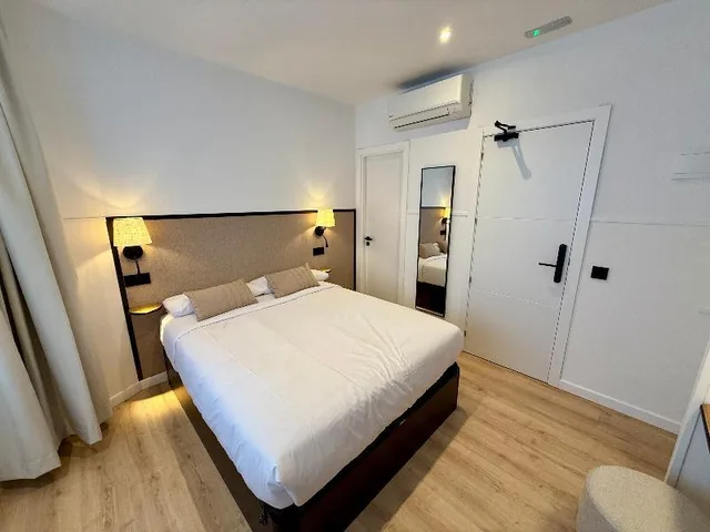 غرفة بسرير كوين، Mucho Madrid Hostel 1/1