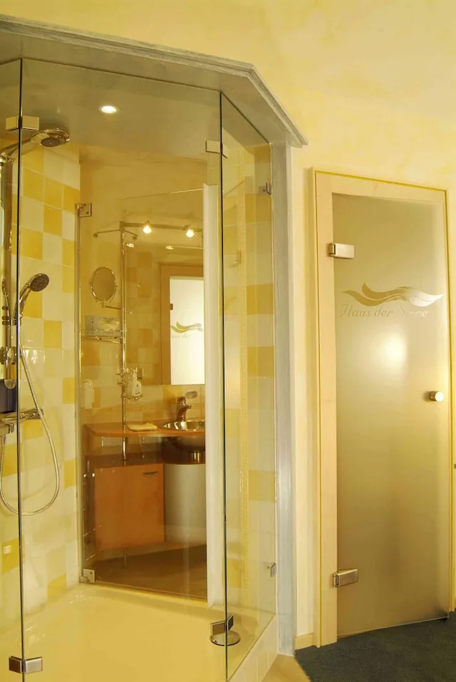 غرفة ديلوكس بسرير كينج، Flairhotel Zum Schwarzen Reiter 7/7