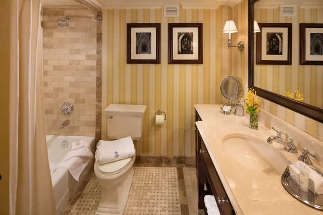 جناح بسرير مزدوج، Washington Duke Inn Golf Club 3/3