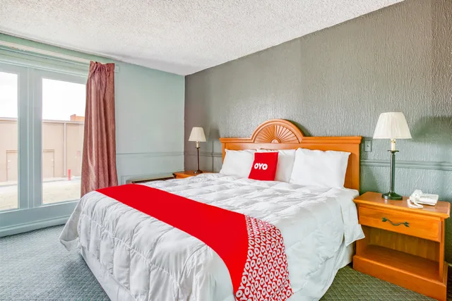 جناح بسرير كينج، OYO Townhouse Tulsa Woodland Hills 1/4