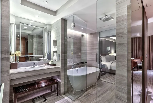غرفة تنفيذية بسريرين منفصلين مع دخول صالة النادي، Hilton Sukhumvit Bangkok Hotel 8/10