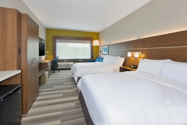 جناح بسريرين كوين مع أريكة، Holiday Inn Express Suites Milan Sandusky Area 1/4