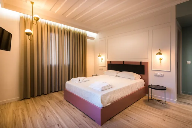 غرفة ديلوكس بسرير مزدوج، Allure Central Boutique Hotel 2/8