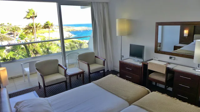 غرفة قياسية بسرير مزدوج بإطلالة جزئية على البحر، Grecian Sands Hotel 4/9