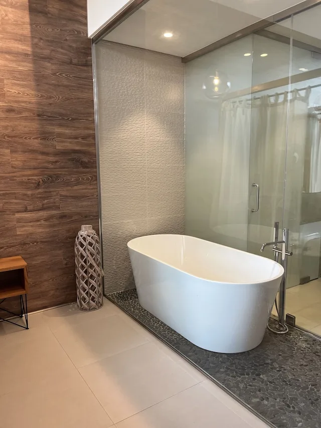 غرفة جونيور بسرير مزدوج بإطلالة على الفناء، Hotel Tropical Gava Mar 2/2