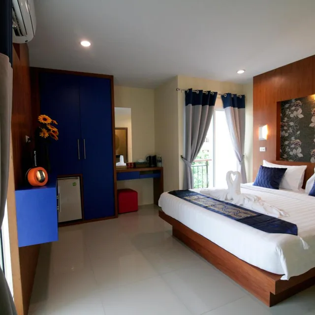 غرفة ديلوكس بسرير مزدوج بشرفة، Calypso Patong Hotel 10/10