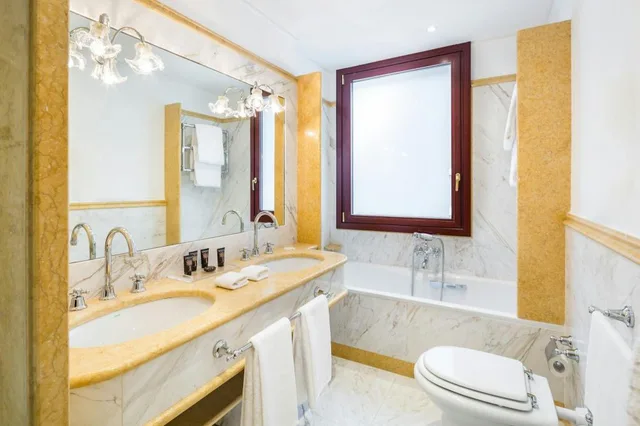 غرفة بسرير كوين بإطلالة على القناة، Baglioni Hotel Luna 5/5