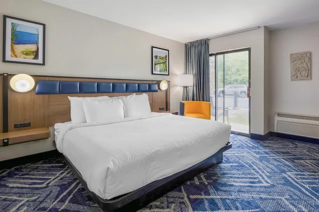 Standard, King Bed, Accessible, Best Western Indian Oak 1/6