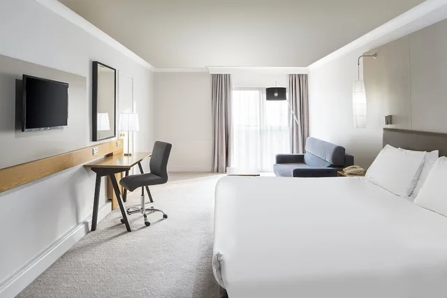 غرفة بريميوم بسرير كينج، Crowne Plaza Plymouth, an IHG Hotel 2/3