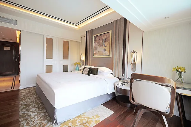 Deluxe, King Bed, Pool View, Taj MG Road Bengaluru 2/2