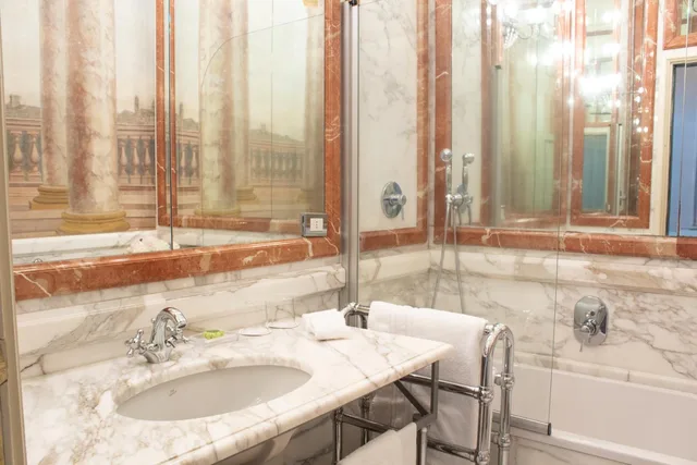 غرفة ديلوكس بسرير مزدوج أو سريرين منفصلين بشرفة، Grand Hotel Continental Starhotels 8/9